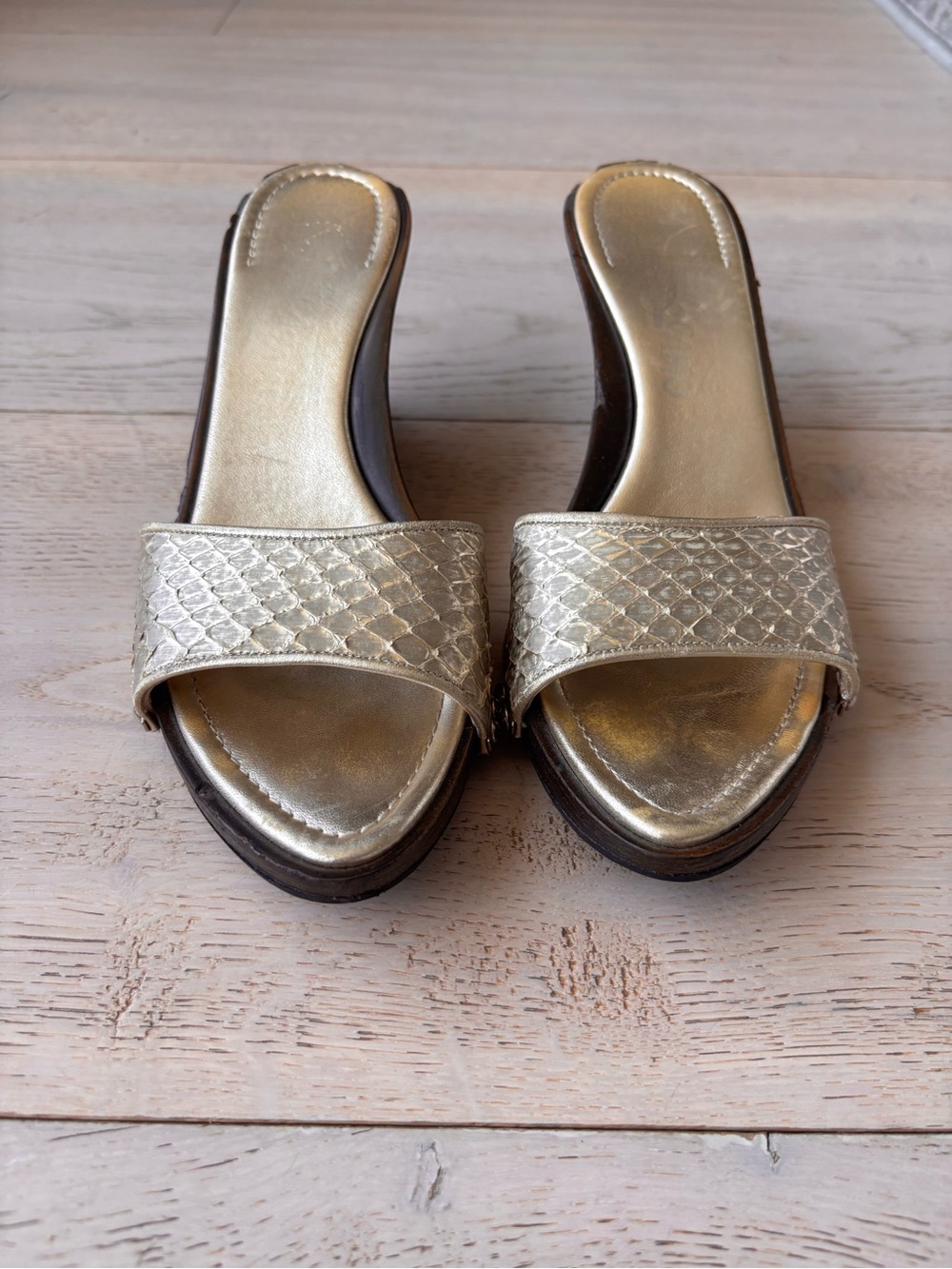 Ferragamo gold wedge slides - Picture 2 of 10